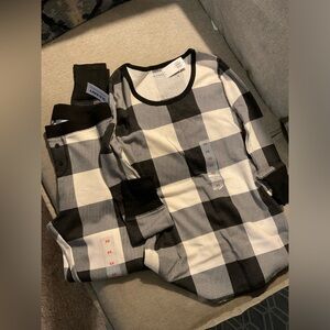 Old Navy Checkered Long Sleeve and Pants Pajamas Size XS NWT